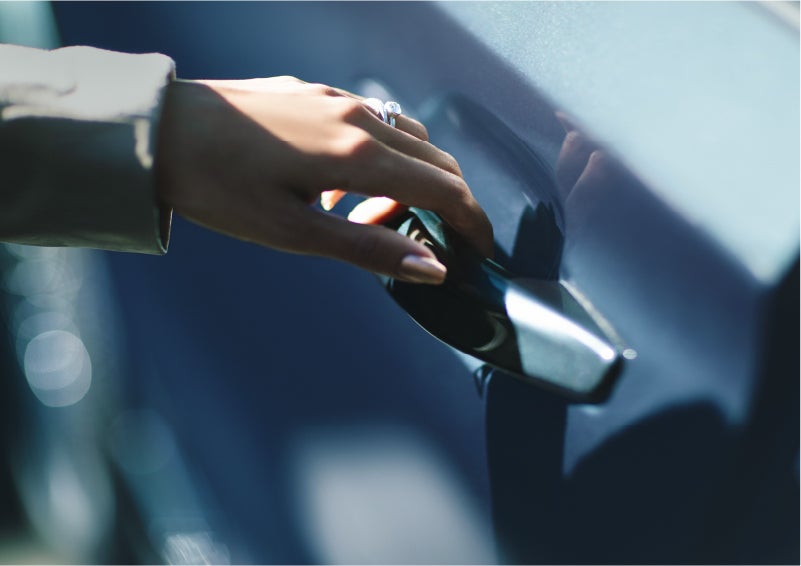 A hand gracefully grips the Light Touch Handle of a 2023 Lincoln Aviator® SUV to demonstrate its ease of use | Central Florida Lincoln in Orlando FL