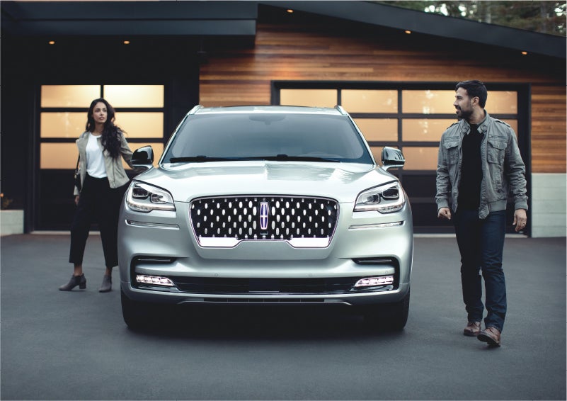 The sparkling grille of the 2023 Lincoln Aviator® Grand Touring model | Central Florida Lincoln in Orlando FL